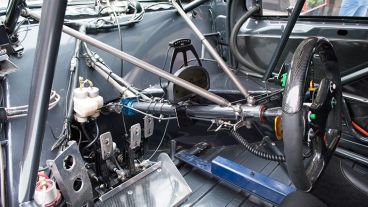 Uno de los autos en los jardines de Televisión Litoral.