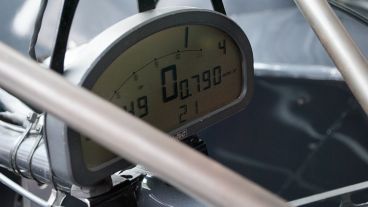 Uno de los autos en los jardines de Televisión Litoral.