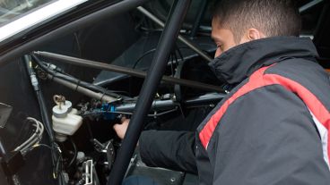 Uno de los autos en los jardines de Televisión Litoral.