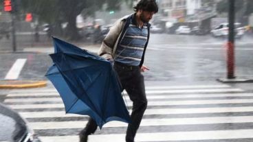 Vientos del sur con velocidades entre 40 y 60 kilómetros por hora, con ráfagas de hasta 80.