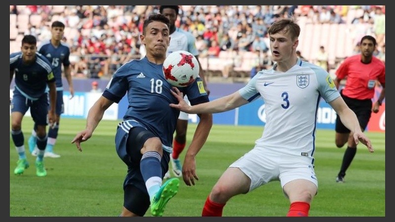 Dura derrota de Argentina en el debut. 