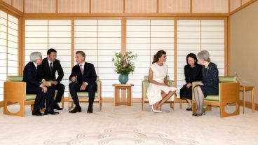 Macri y Awada recibidos por el emperador japonés y su esposa.