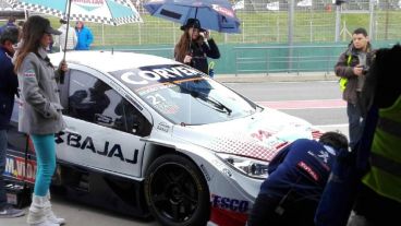 La marca Peugeot lidera las posiciones generales del Súper TC 2000.