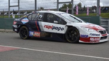 La marca Peugeot lidera las posiciones generales del Súper TC 2000.