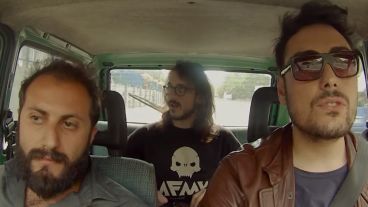 Tres tanos contra "Despacito", no pueden parar de cantarlo.