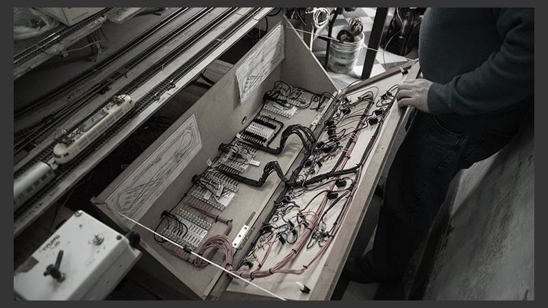 Interior del tablero de comando de una de las mesas. 