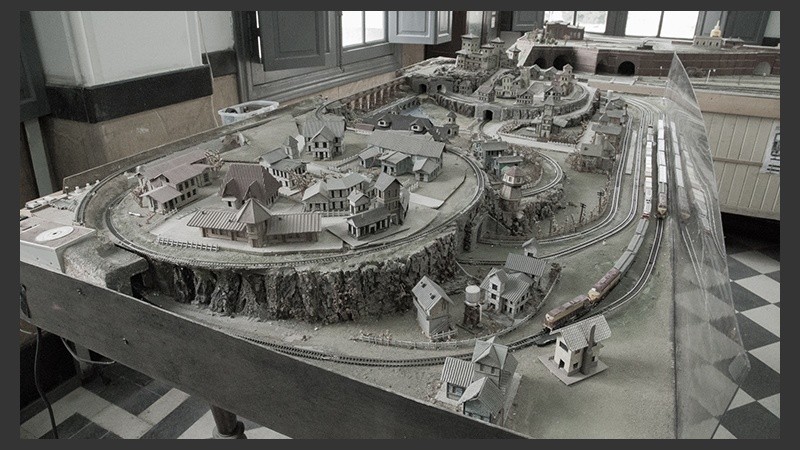 Esta mesa pertenece a la escala N: 1 metro representa 160 metros en la realidad. (Alan Monzón/Rosario3.com)