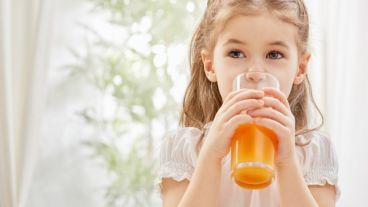 Según expertos, el jugo debería ser una parte muy limitada de la dieta de los niños.