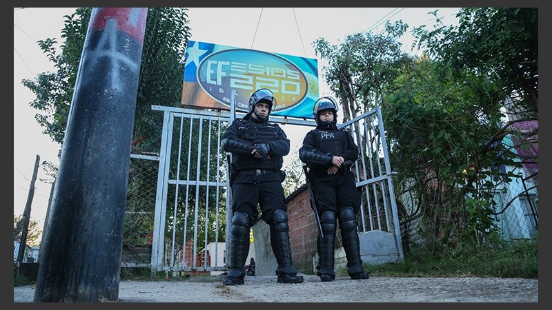 Una iglesia evangelista en la lista de lugares allanados. 