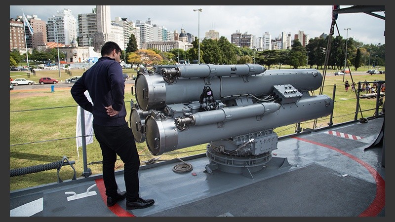 La corbeta cuenta con diversa artillería.