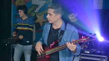 La banda The Clones cerró la jornada.