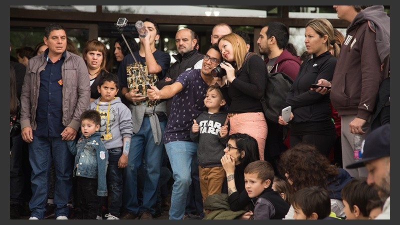 Grandes y chicos disfrutaron junto a los personajes de Star Wars en el Planetario.