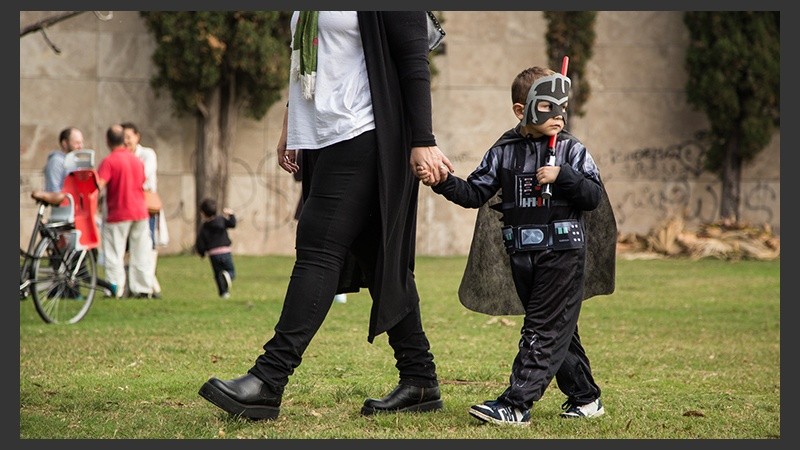 Grandes y chicos disfrutaron junto a los personajes de Star Wars en el Planetario.