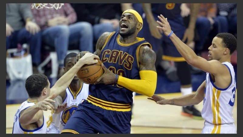 Stephen Curry y LeBron James volverán a ser los grandes protagonistas de la final.