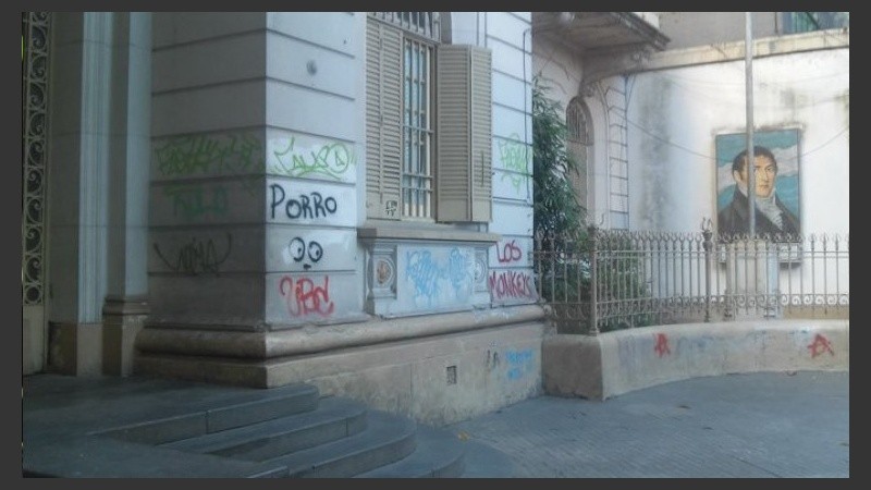 La escalera y la pintada, los ejes de la curiosa iniciativa.