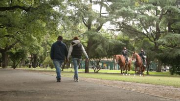 Policías en todos los accesos al Coloso Marcelo Bielsa.