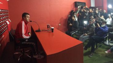 "Estamos pagando caro cada equivocación", dijo el DT.