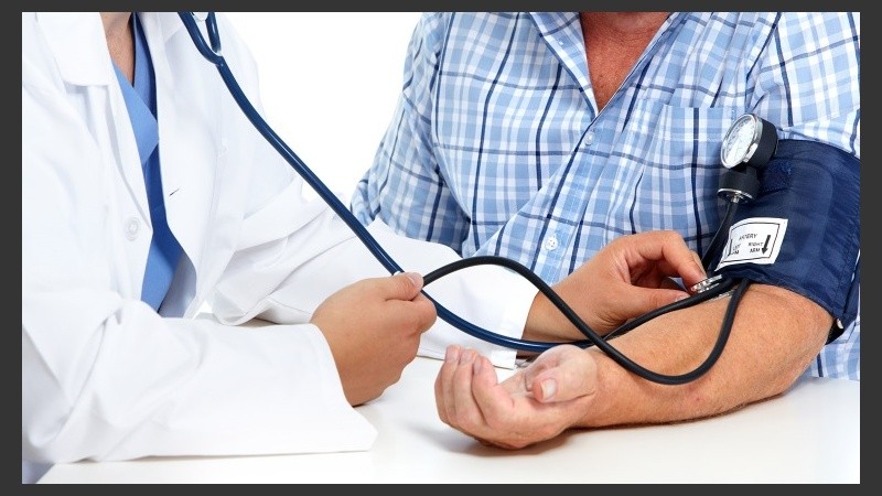 Los individuos con diabetes tipo 2 tienen una significativa mayor probabilidad de padecer hipertensión arterial.