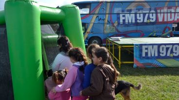 Imágenes del paso de Cultura Más Vos por Carrizales.