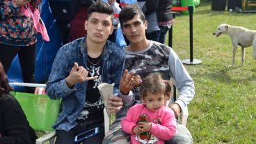 Imágenes del paso de Cultura Más Vos por Carrizales.