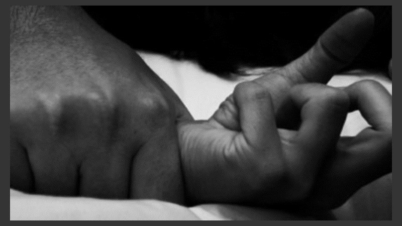 La mujer denunció a su hijo en compañía de otro de sus hijos. 