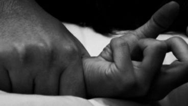 La mujer denunció a su hijo en compañía de otro de sus hijos.