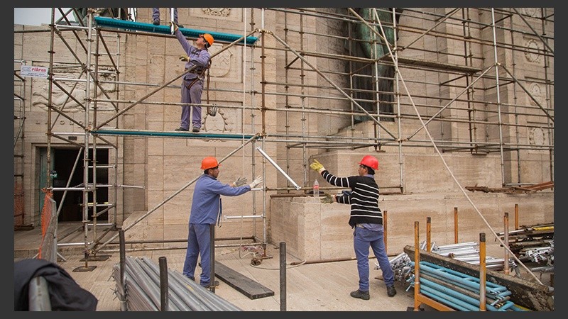 Son varios los obreros que se pueden ver trabajando en la zona.