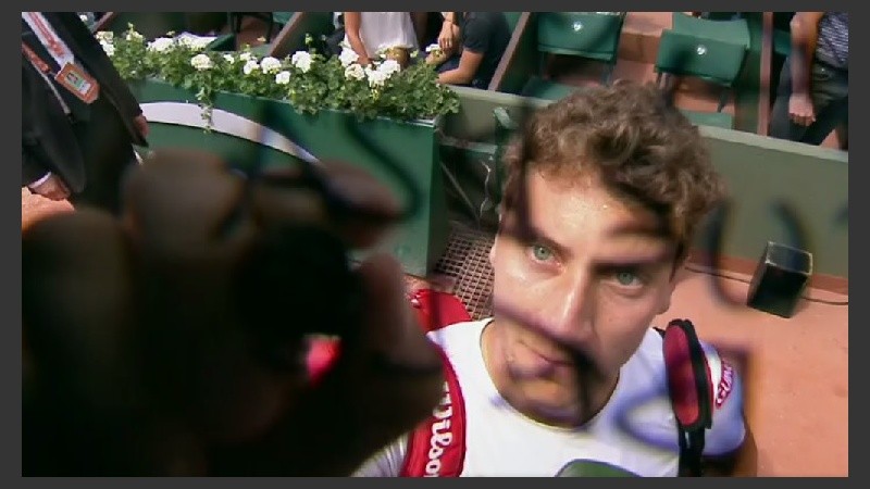 Renzo no estampó su autógrafo: se acordó de Belén.