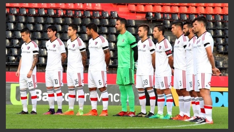 El plantel emitió un duro comunicado y crece la tensión con los directivos. 