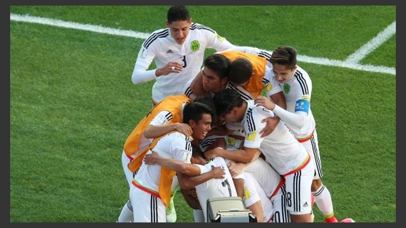 México pasó de manera agónica.