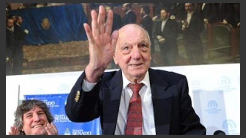 De Vicenzo sumó numerosos reconocimientos por su trayectoria.