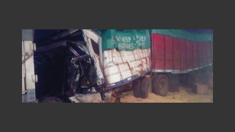 Colisionaron cinco camiones en horas de la noche.