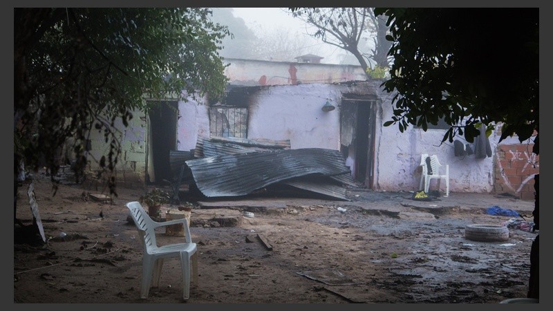 La casilla se carbonizó producto de las llamas.