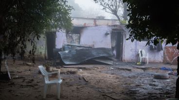 La casilla se carbonizó producto de las llamas.