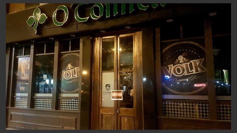 El frente del comercio sancionado con la faja. 