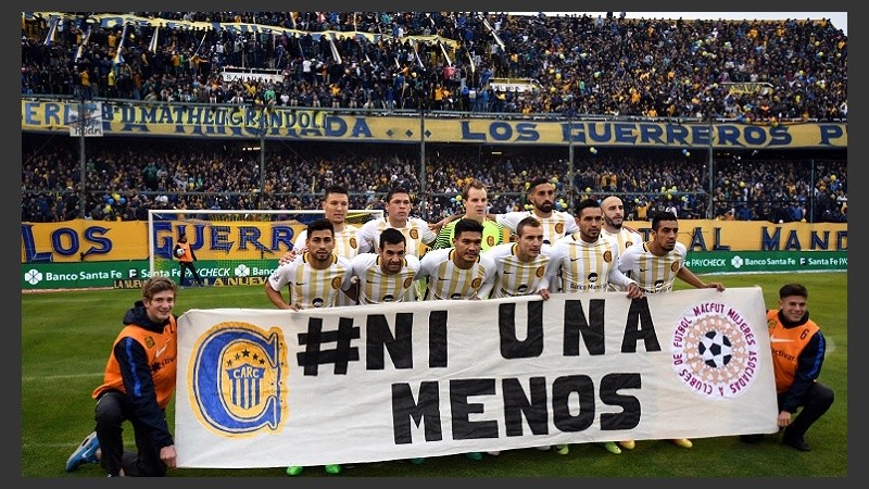 El equipo titular posó con la consigna.