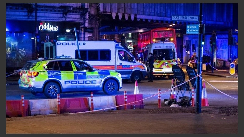 La policía custodia la zona tras el atentado.