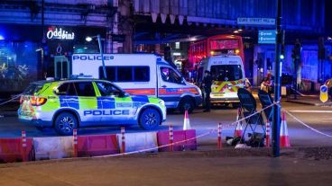 La policía custodia la zona tras el atentado.