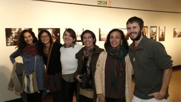Los organizadores de la muestra durante la inauguración.