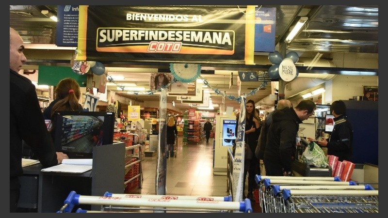 Puertas abiertas en Coto y Carrefour este domingo.