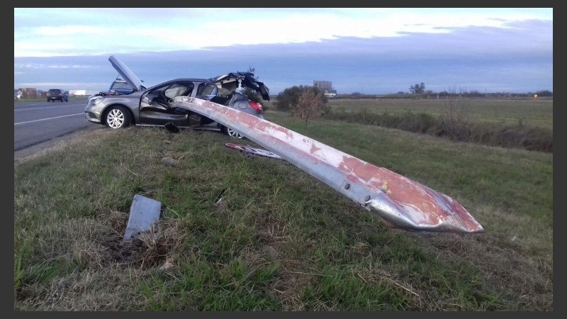 En el coche viajaban tres personas. 