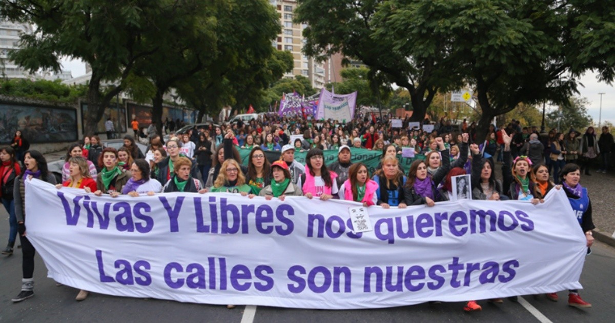 Masiva marcha y acto en Rosario contra la violencia machista | Rosario3