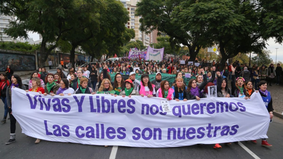 Masiva marcha y acto en Rosario contra la violencia machista | Rosario3