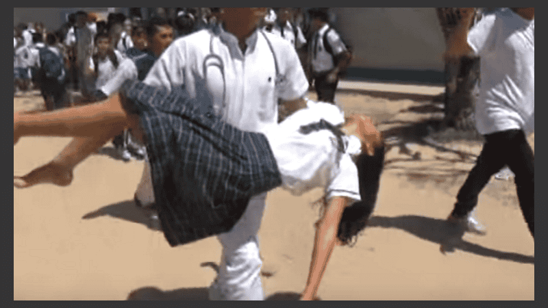 Desmayos masivos en una escuela construida sobre un cementerio.