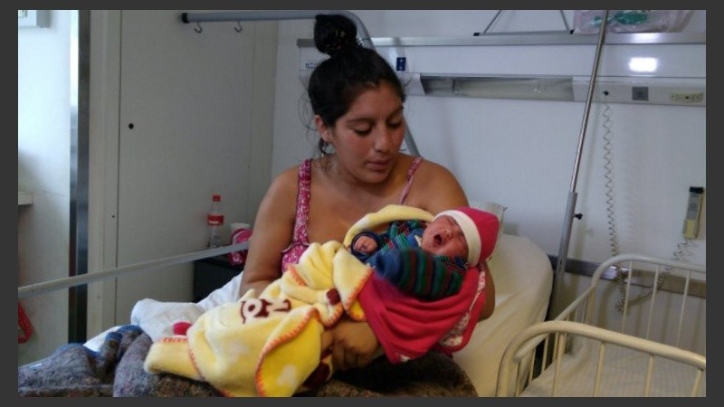 Eugenia y su bebita. 