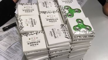 El “hand spinner” es un trompo que puede girar durante varios minutos a gran velocidad..