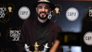 Abel, feliz con sus premios Carlos Gardel.