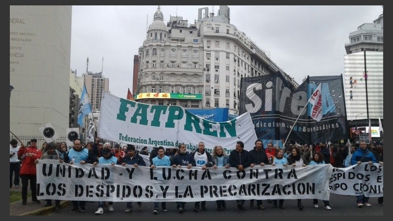 La Mesa Nacional de Trabajadores de Prensa que agrupa a los sindicatos y federaciones de prensa del país convocó la multitudinaria protesta.