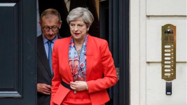 La primera ministro enfrenta llamados a renunciar.