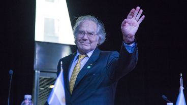 “Voy por la Paz”, el encuentro de 5 premios Nóbel de la Paz en Rosario, tenía este viernes un capítulo especial en la Bolsa de Comercio.